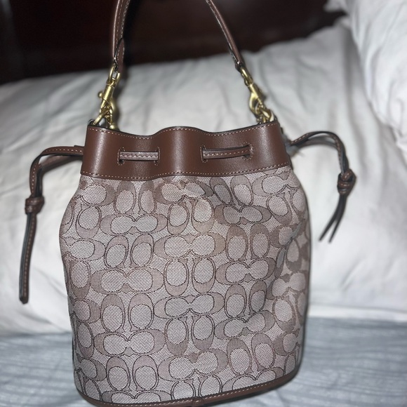 New COACH Small Field Bucket Bag In Signature Jacquard - Picture 2 of 5